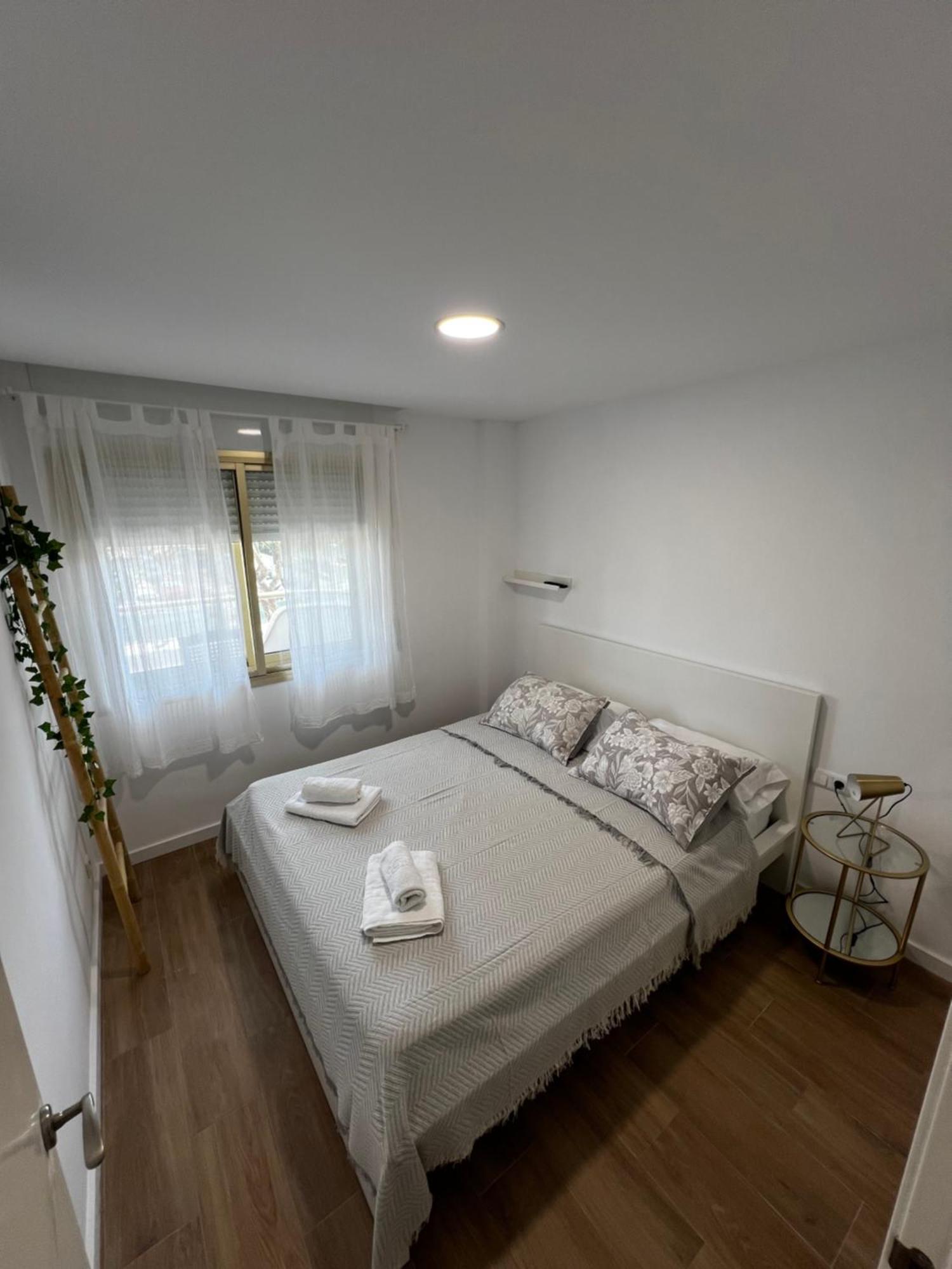 Second Home Салоу Екстер'єр фото